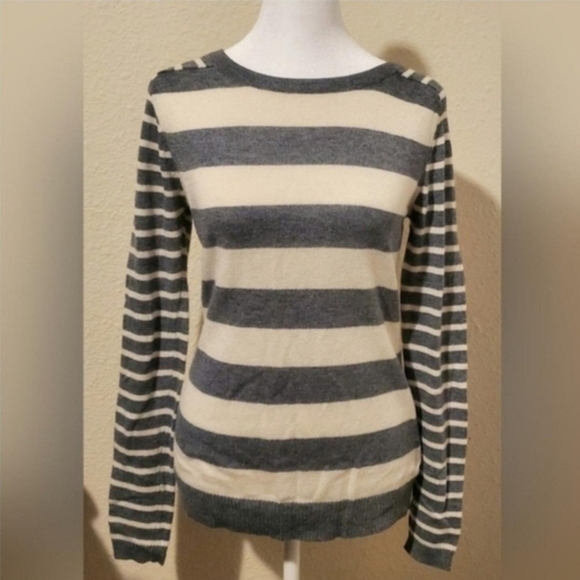 Forever 21‎ Women's Fall Striped Sweater. Gray & White Size Small - Picture 1 of 4